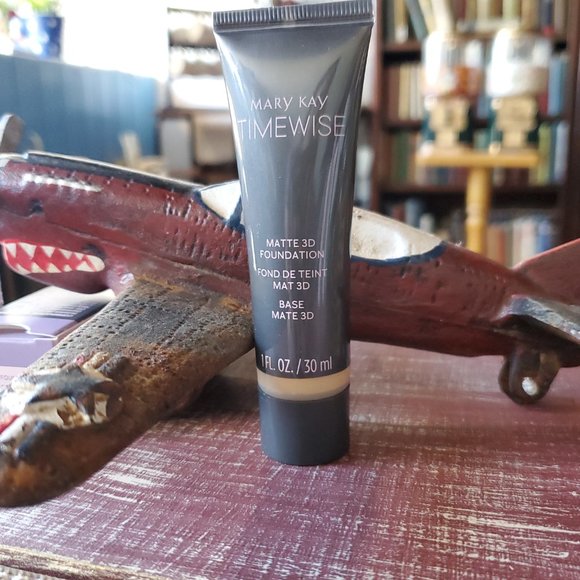 Beige N 190 (Neutral) Matte 3D Foundation Combo to Oily Mary Kay Timewise - Picture 7 of 8